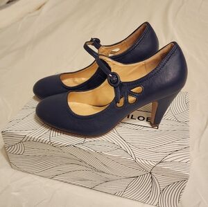 Retro Mary-Jane Pumps